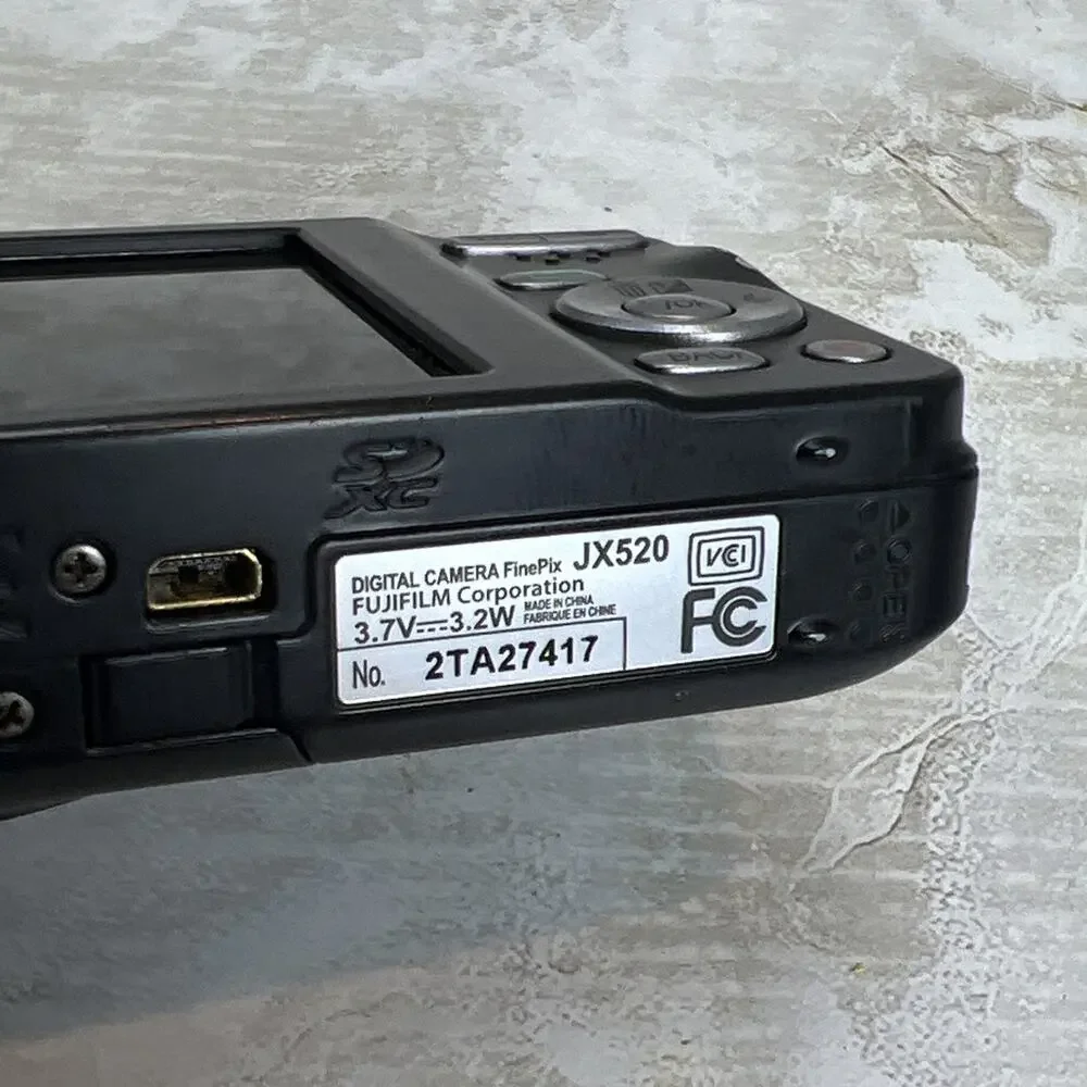 Fujifilm FinePix JX520 14MP Digital Camera Black FOR PARTS or REPAIR - UNTESTED